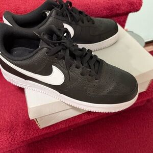 Nike Air Force 1 '07 in Black and White
